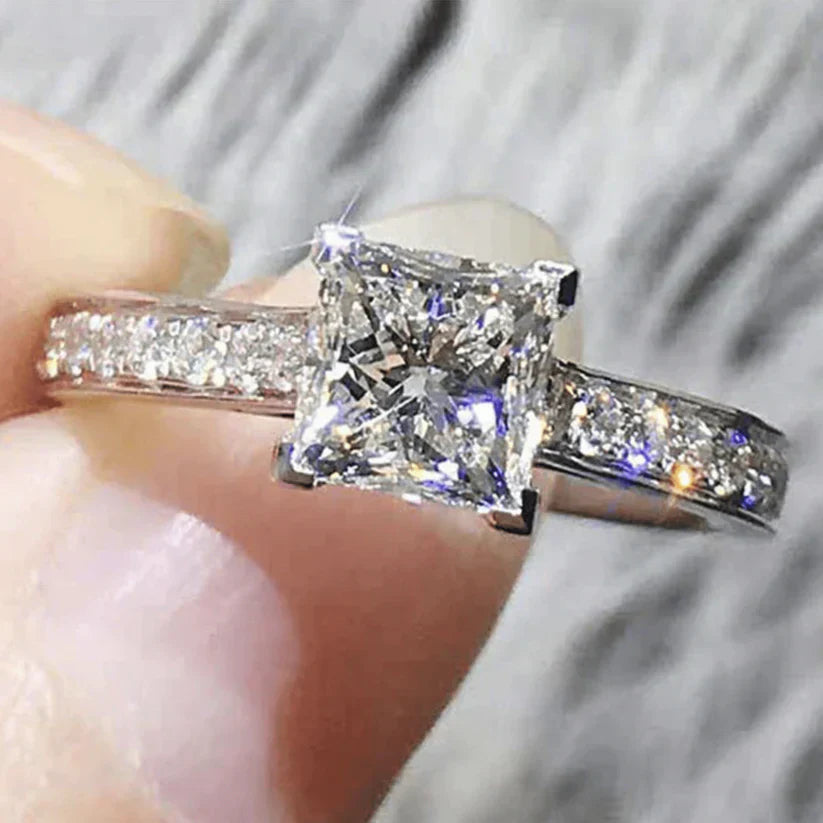 Leontina Gualtieri ring | witgoud 18k