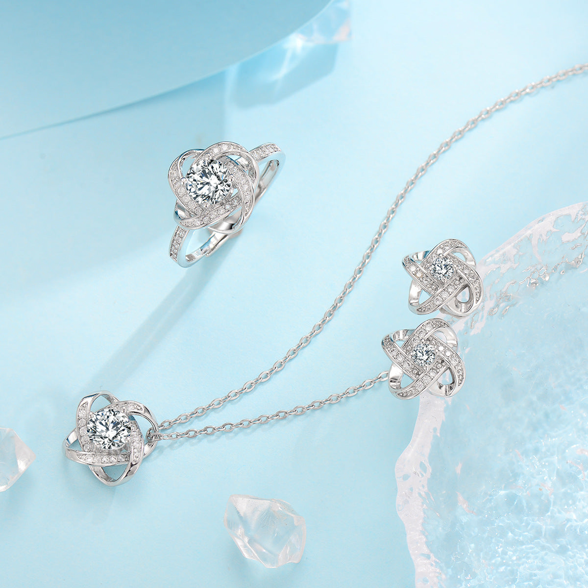 Fleur de Givre klaver knoop gezet | witgoud 16k
