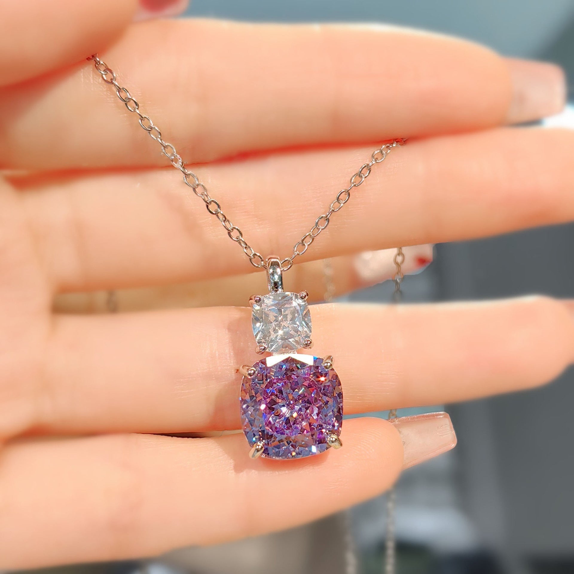 Adeline Violetta gezet | witgoud 14k